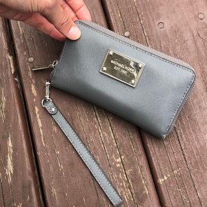 Michael kors clutch wallet